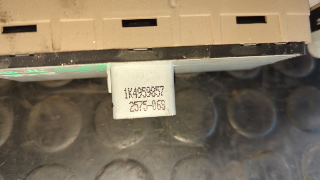 Recambio de MANDO ELEVALUNAS DELANTERO IZQUIERDO para VOLKSWAGEN PASSAT BERLINA (3C2) Advance BKP referencia OEM IAM 1K4959857   - GRIS 6
