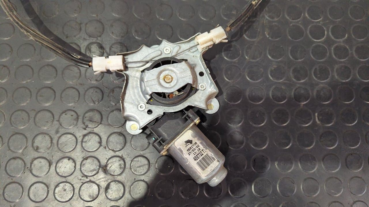 Recambio de ELEVALUNAS DELANTERO DERECHO para RENAULT CLIO II FASE II (B/CB0) Authentique D7F726 referencia OEM IAM 117312   - BLANCO 9