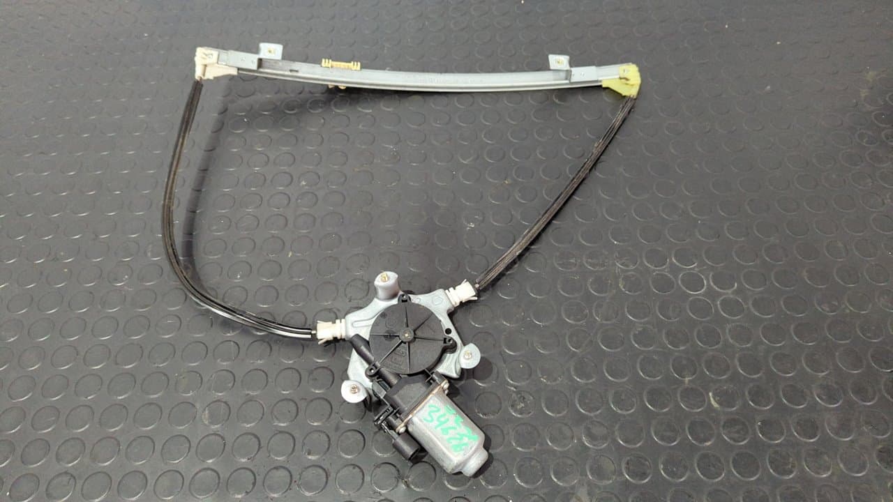 Recambio de ELEVALUNAS DELANTERO IZQUIERDO para RENAULT CLIO II FASE II (B/CB0) Authentique D7F726 referencia OEM IAM 113023   - BLANCO