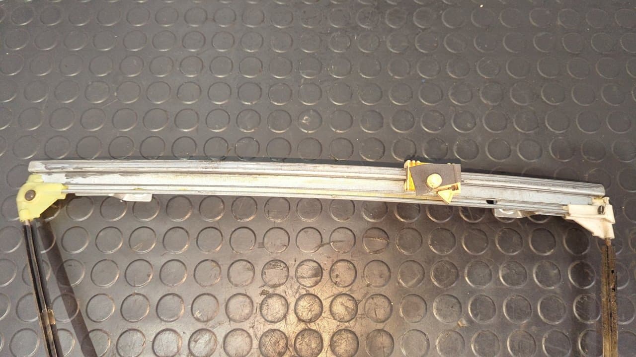 Recambio de ELEVALUNAS DELANTERO IZQUIERDO para RENAULT CLIO II FASE II (B/CB0) Authentique D7F726 referencia OEM IAM 113023   - BLANCO 4