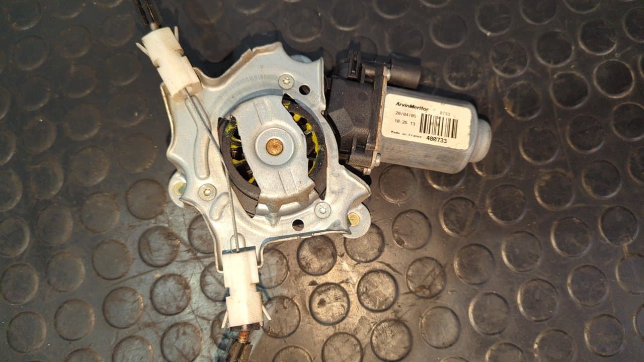 Recambio de ELEVALUNAS DELANTERO IZQUIERDO para RENAULT CLIO II FASE II (B/CB0) Authentique D7F726 referencia OEM IAM 113023   - BLANCO 9