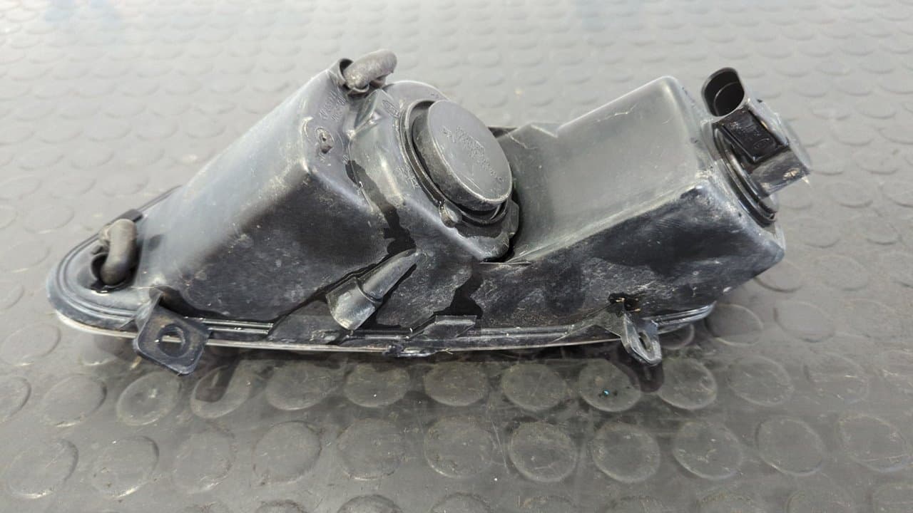 Recambio de FARO ANTINIEBLA DERECHO para VOLKSWAGEN POLO (6R1) Advance CAY referencia OEM IAM 17415902   - NEGRO 2