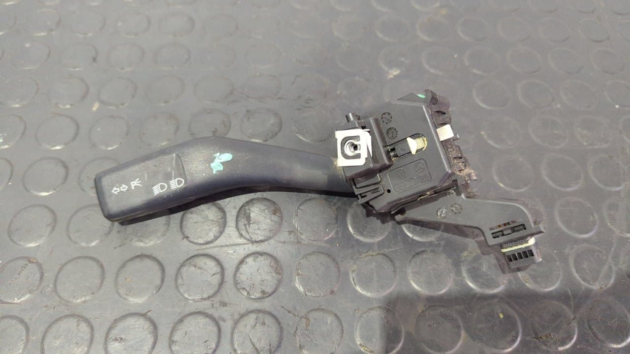 Recambio de MANDO INTERMITENTES para VOLKSWAGEN CADDY KA/KB (2K) 2.0 SDI BDJ referencia OEM IAM 1K0953513   - BLANCO