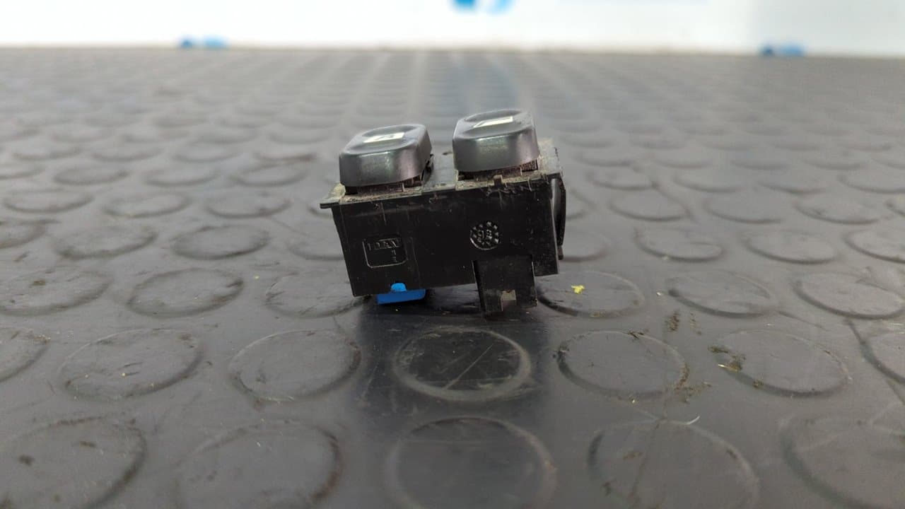 Recambio de MANDO ELEVALUNAS DELANTERO IZQUIERDO para PEUGEOT 406 BERLINA (S1/S2) SRDT RHZ referencia OEM IAM    - GRIS 2