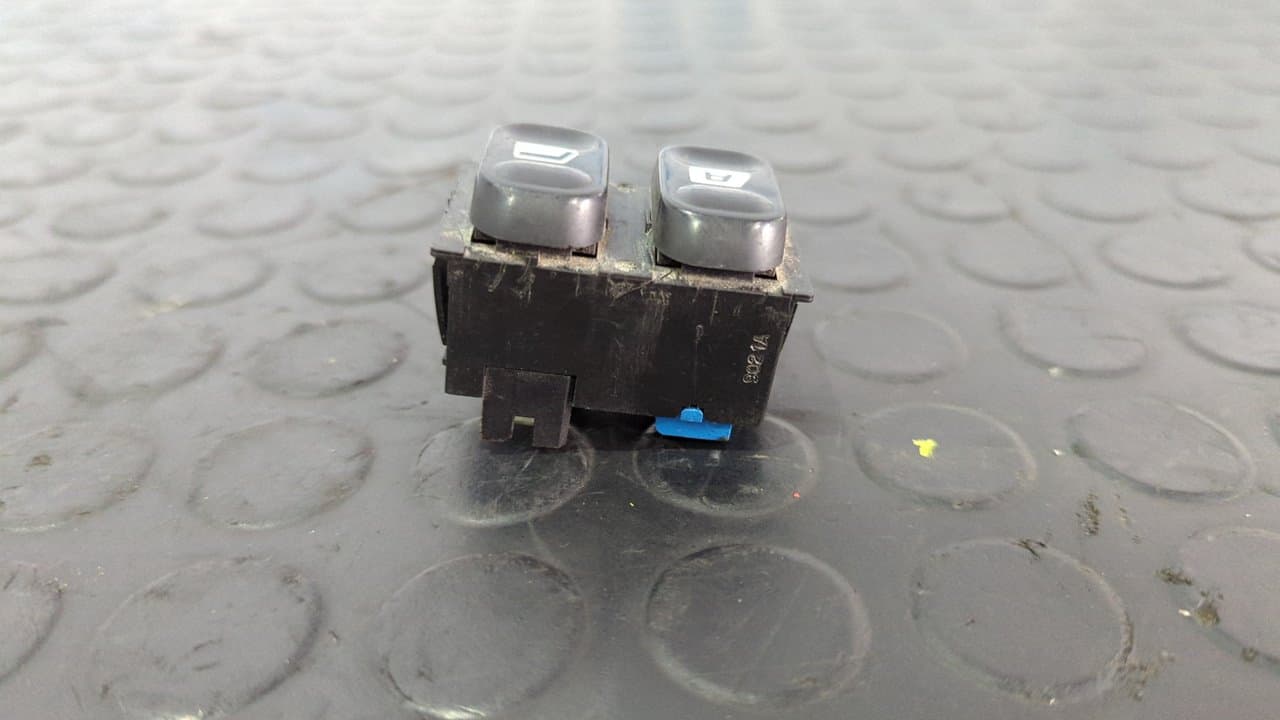 Recambio de MANDO ELEVALUNAS DELANTERO IZQUIERDO para PEUGEOT 406 BERLINA (S1/S2) SRDT RHZ referencia OEM IAM    - GRIS 5