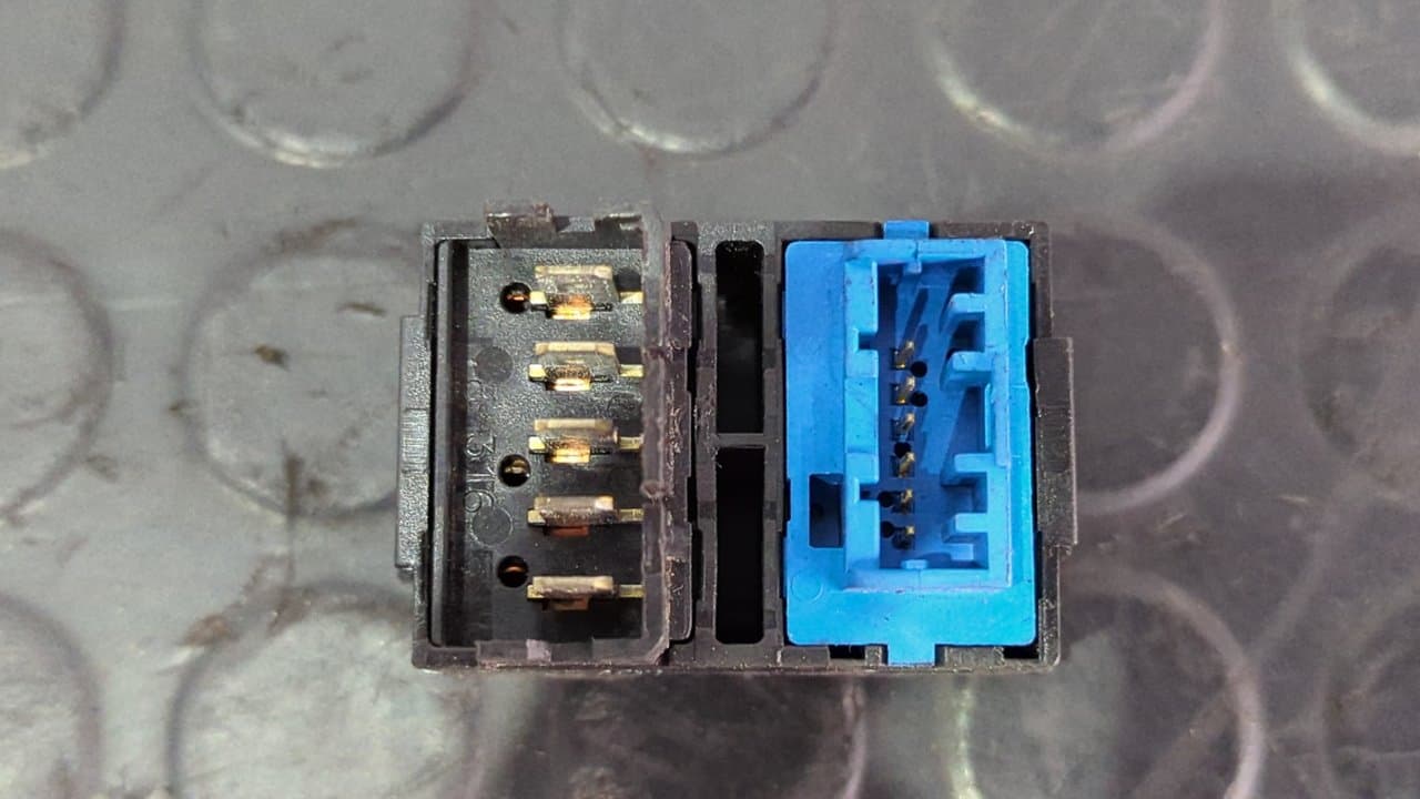 Recambio de MANDO ELEVALUNAS DELANTERO IZQUIERDO para PEUGEOT 406 BERLINA (S1/S2) SRDT RHZ referencia OEM IAM    - GRIS 4
