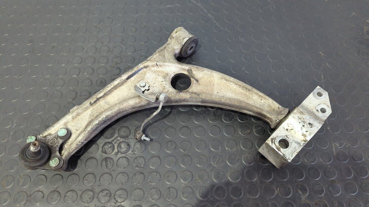Recambio de BRAZO IZQUIERDO INFERIOR DELANTERO para VOLKSWAGEN PASSAT BERLINA (3C2) Advance BKP referencia OEM IAM 3C0407153B   - GRIS