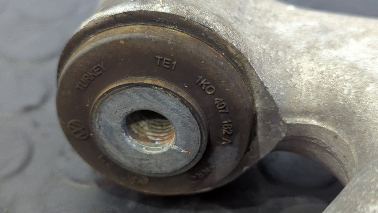 Recambio de BRAZO DERECHO INFERIOR DELANTERO para VOLKSWAGEN PASSAT BERLINA (3C2) Advance BKP referencia OEM IAM 3C0407153B   - GRIS 3