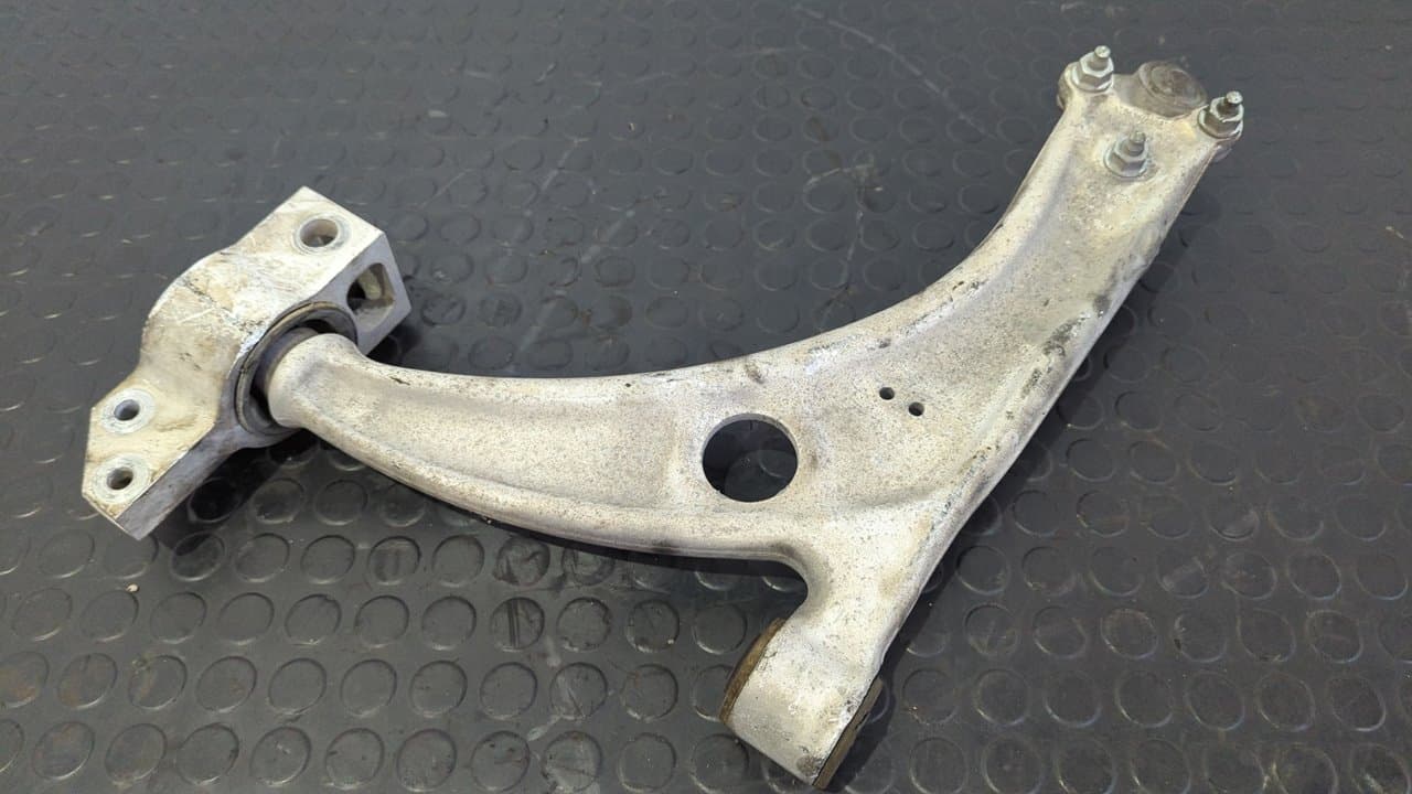 Recambio de BRAZO DERECHO INFERIOR DELANTERO para VOLKSWAGEN PASSAT BERLINA (3C2) Advance BKP referencia OEM IAM 3C0407153B   - GRIS 7