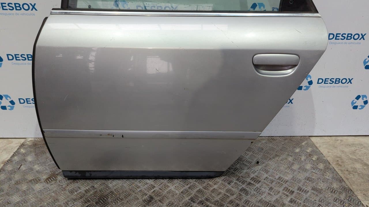 Recambio de PUERTA TRASERA DERECHA para AUDI A6 BERLINA (4B2) ACK referencia OEM IAM    - PLATA 4