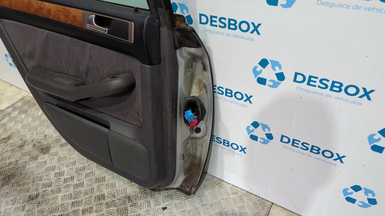 Recambio de PUERTA TRASERA DERECHA para AUDI A6 BERLINA (4B2) ACK referencia OEM IAM    - PLATA 7