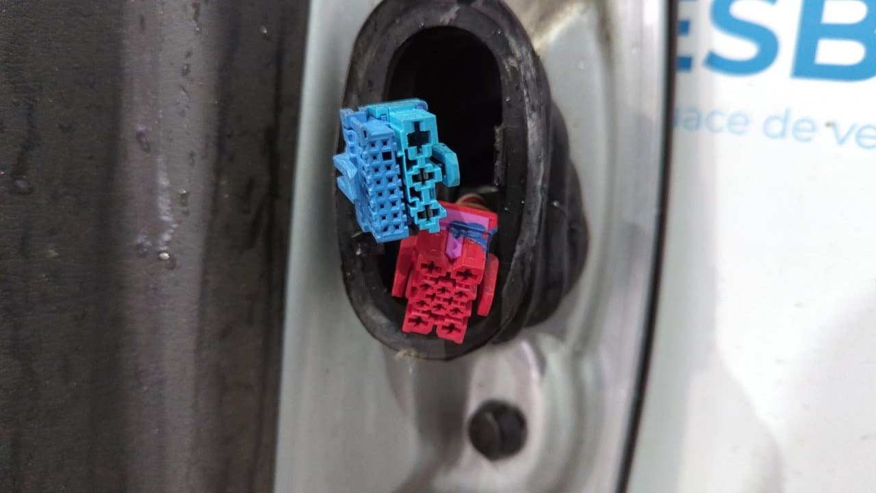 Recambio de PUERTA TRASERA DERECHA para AUDI A6 BERLINA (4B2) ACK referencia OEM IAM    - PLATA 3