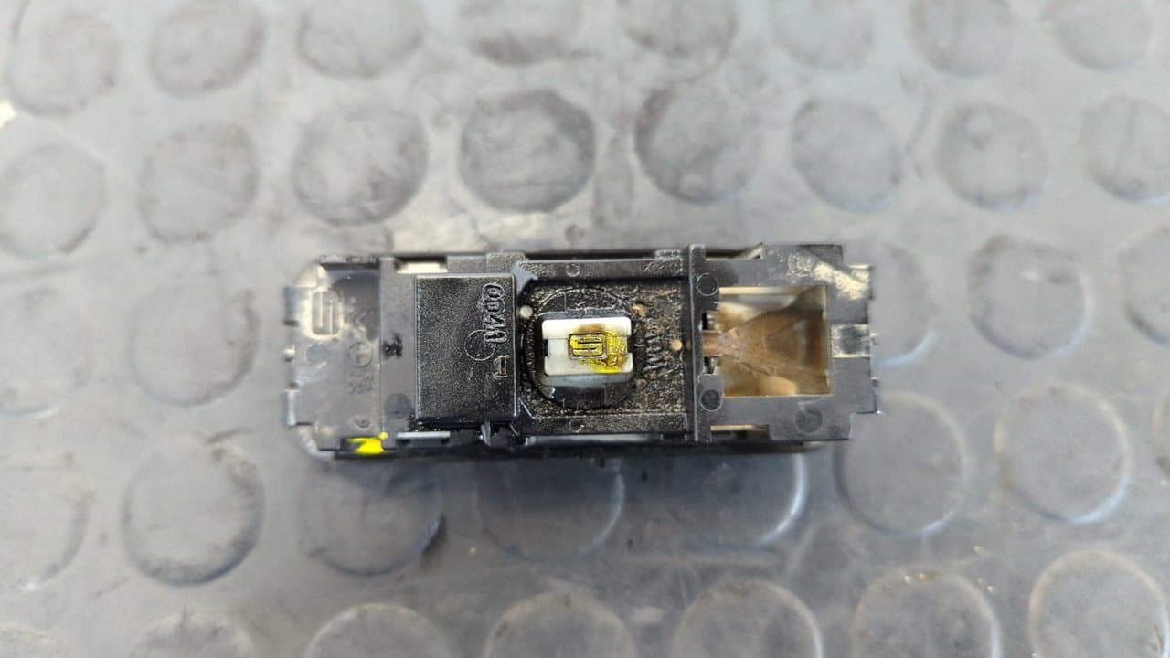 Recambio de LUZ INTERIOR para CITROEN C15 1.8 Diesel (161) 161A referencia OEM IAM    - BLANCO 2