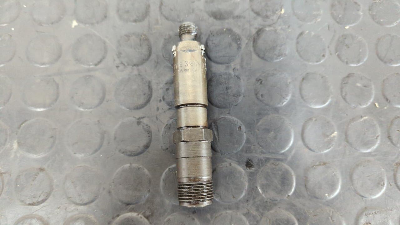 Recambio de INYECTOR para MERCEDES-BENZ CLASE E (W210) BERLINA DIESEL 300 Turbodiesel (210.025) OM606962 referencia OEM IAM 0000100651   - GRIS