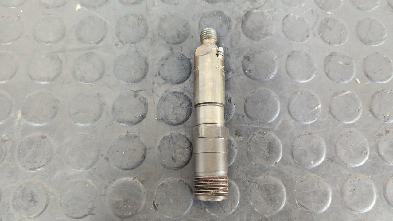 Recambio de INYECTOR para MERCEDES-BENZ CLASE E (W210) BERLINA DIESEL 300 Turbodiesel (210.025) OM606962 referencia OEM IAM 0000100651   - GRIS