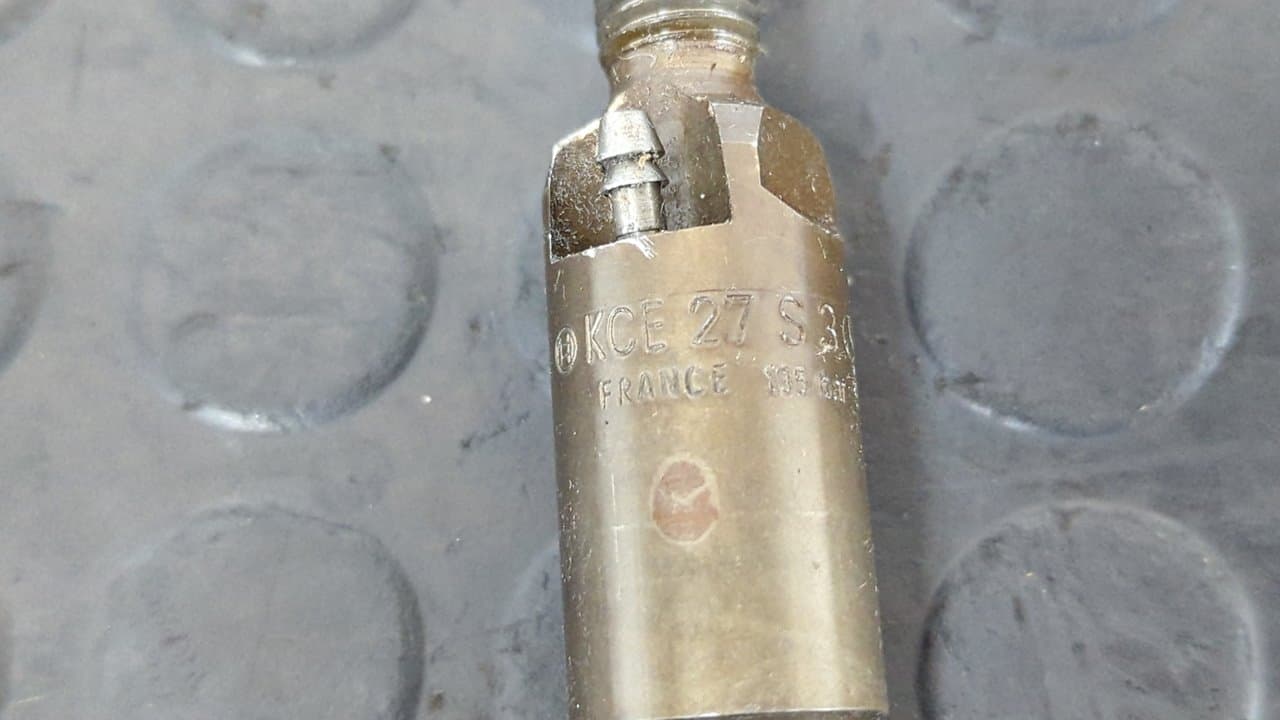 Recambio de INYECTOR para MERCEDES-BENZ CLASE E (W210) BERLINA DIESEL 300 Turbodiesel (210.025) OM606962 referencia OEM IAM 0000100651   - GRIS 2