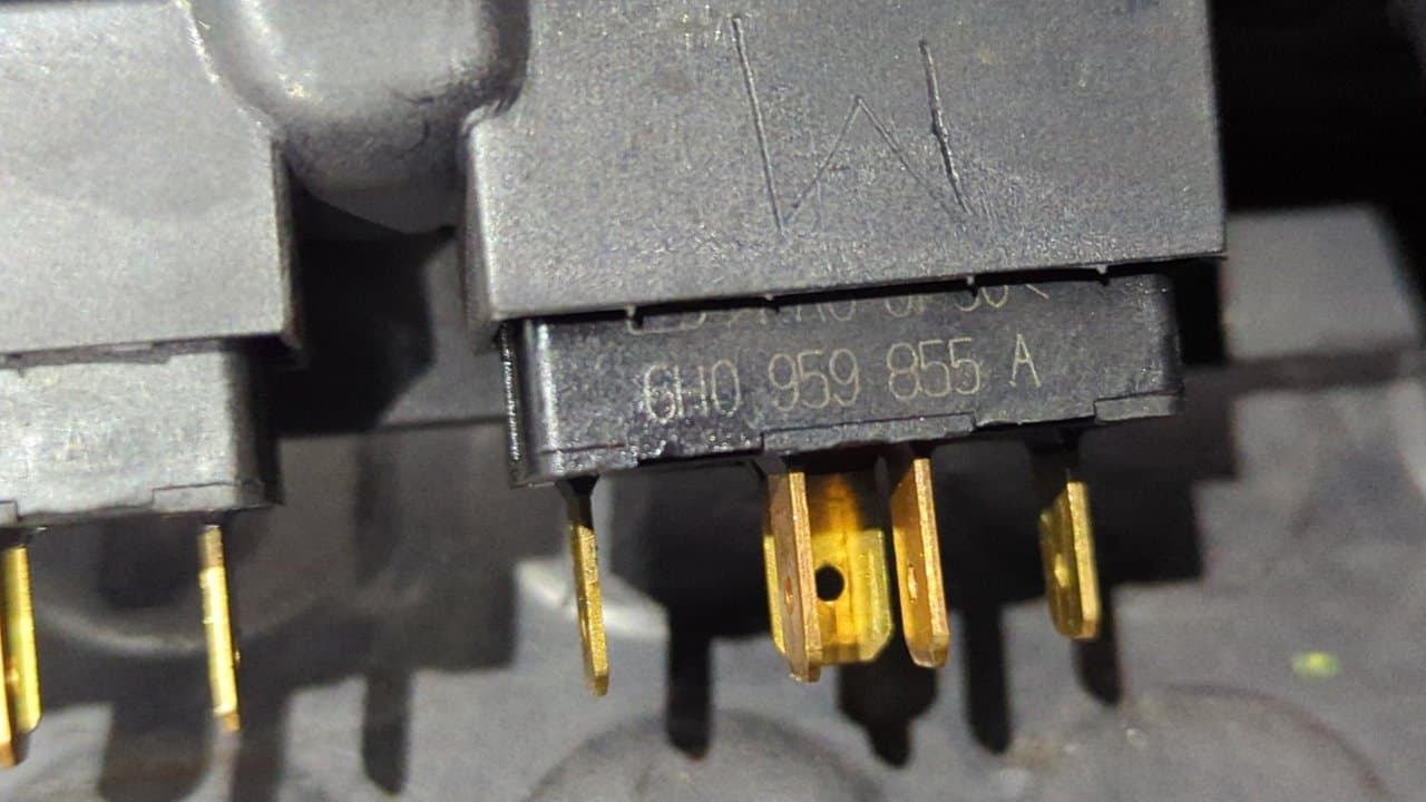 Recambio de MANDO ELEVALUNAS DELANTERO IZQUIERDO para SEAT IBIZA (6K1) Select AGP referencia OEM IAM 6H0959855A   - GRANATE 5