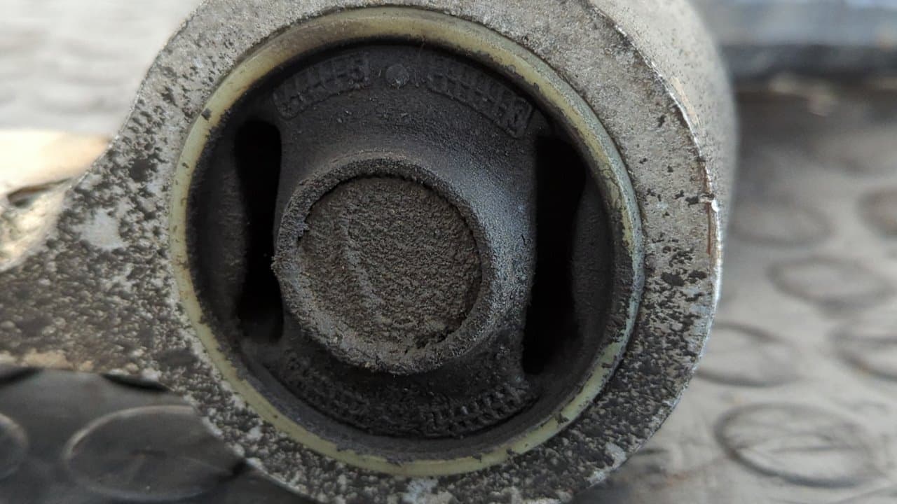 Recambio de BRAZO DERECHO INFERIOR DELANTERO para FORD FIESTA (CBK) Ambiente F6JB referencia OEM IAM 2030611172   - NEGRO 3