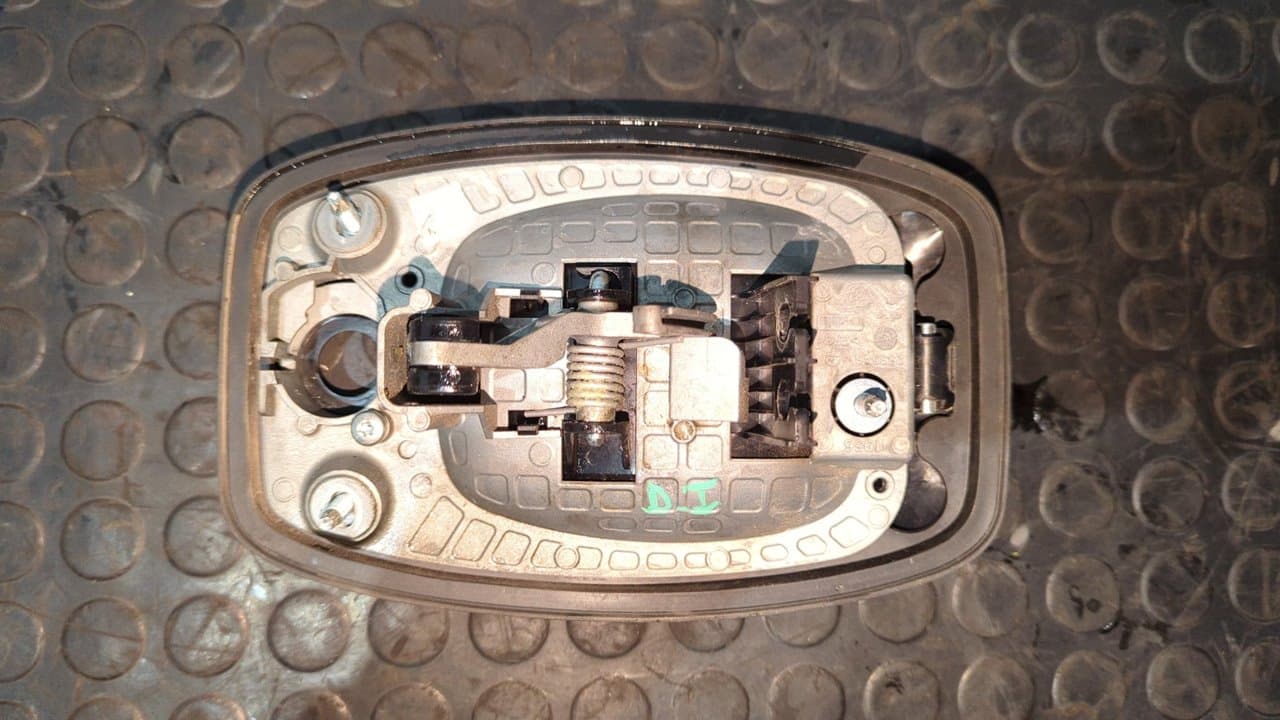Recambio de MANETA DELANTERA IZQUIERDA para FIAT DUCATO CHASIS CABINA 33 (290) L1 Kipper RS: 3000 mm 140 F1AGL4113 referencia OEM IAM 233543   - BLANCO 5