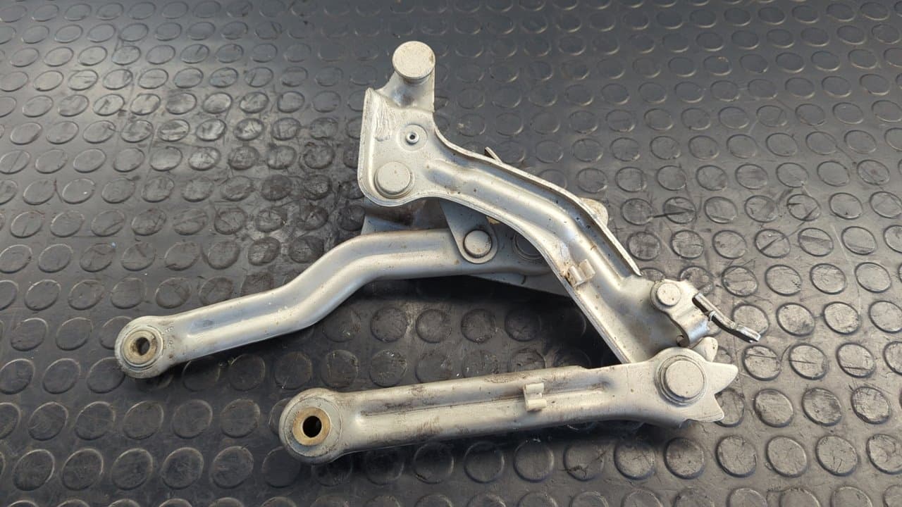 Recambio de BISAGRAS CAPOT  para MERCEDES-BENZ CLASE S (W126) BERLINA+COUPE SE 300 M103981 referencia OEM IAM    - GRIS 2