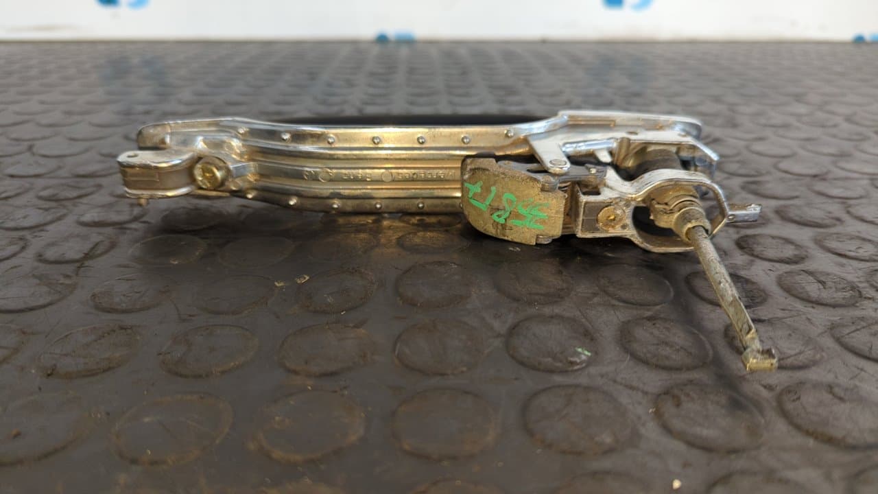 Recambio de MANETA DELANTERA DERECHA para MERCEDES-BENZ CLASE S (W126) BERLINA+COUPE SE 300 M103981 referencia OEM IAM    - GRIS 3
