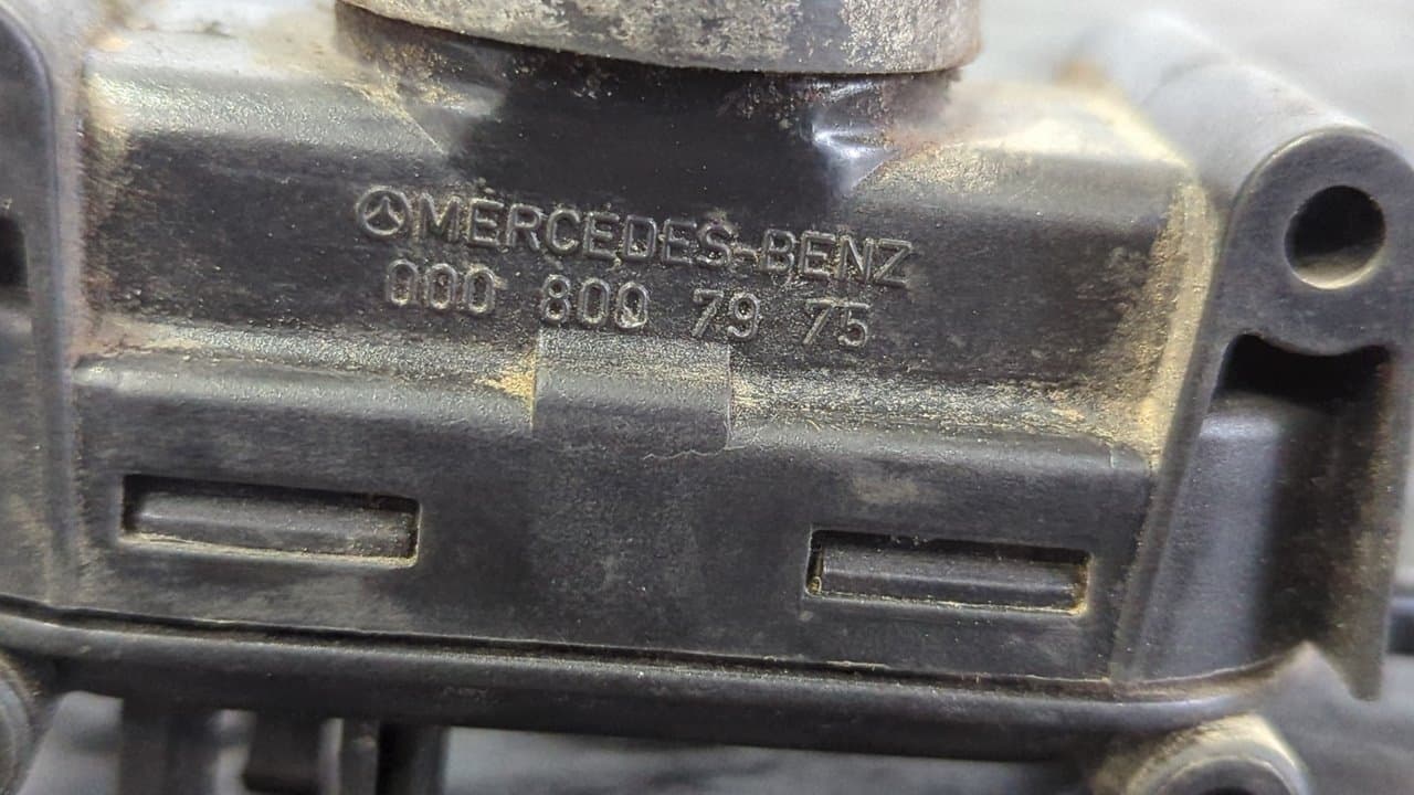 Recambio de MOTOR CIERRE CENTRALIZADO TRASERO DERECHO para MERCEDES-BENZ CLASE S (W126) BERLINA+COUPE SE 300 M103981 referencia OEM IAM 0008007975   - GRIS 3