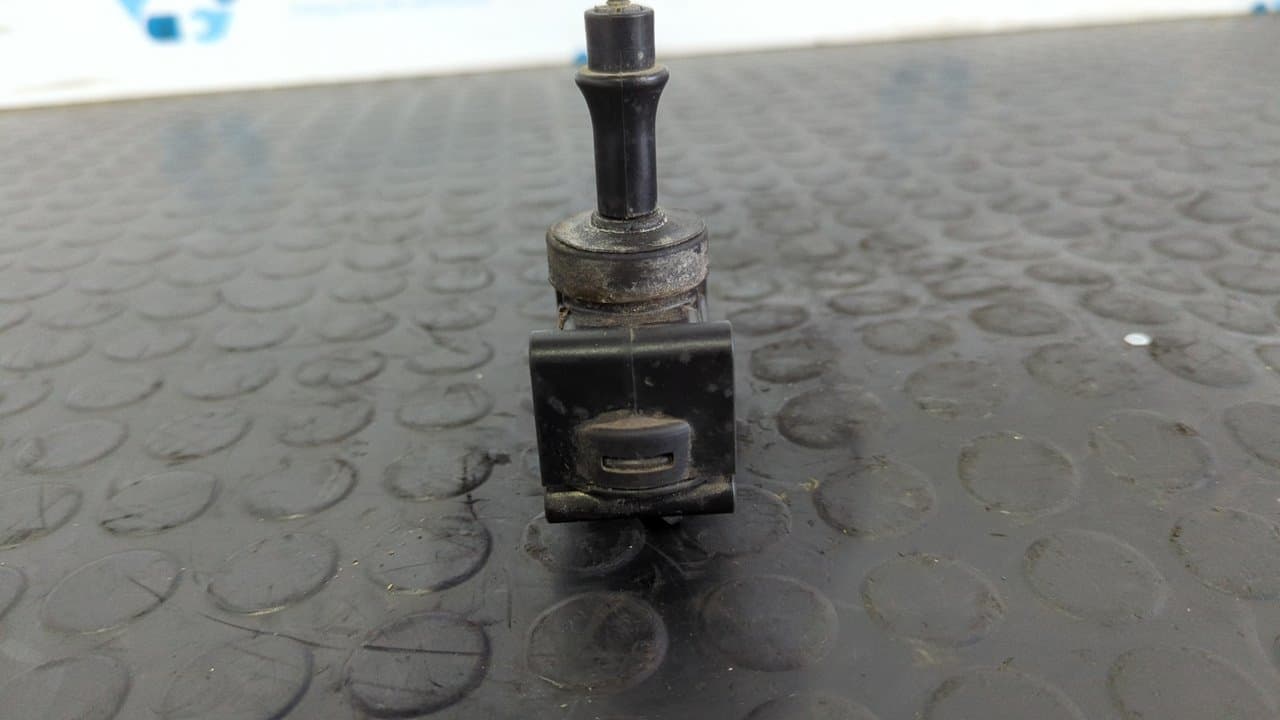 Recambio de MOTOR CIERRE CENTRALIZADO TRASERO DERECHO para MERCEDES-BENZ CLASE S (W126) BERLINA+COUPE SE 300 M103981 referencia OEM IAM 0008007975   - GRIS 6