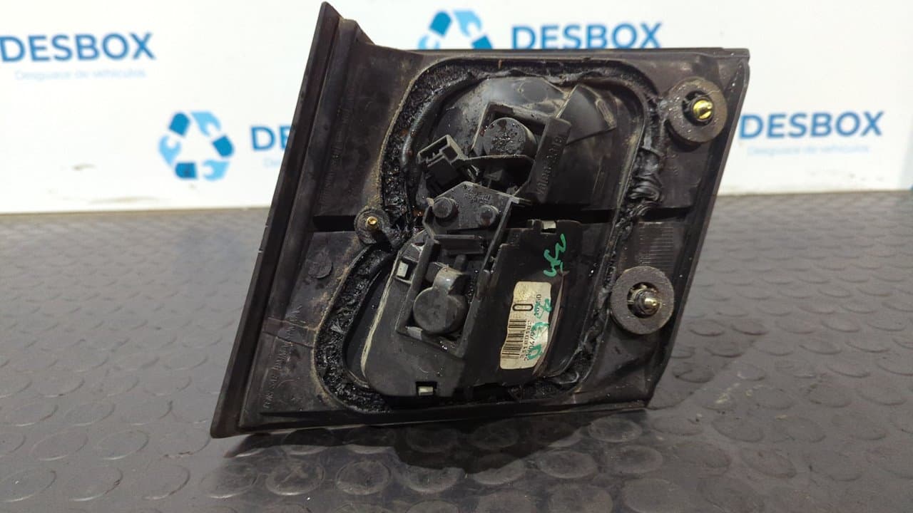Recambio de PILOTO PORTON IZQUIERDO para NISSAN PRIMERA BERLINA (P11) 2.0 Navigation CD20T referencia OEM IAM 2318   - GRIS 3