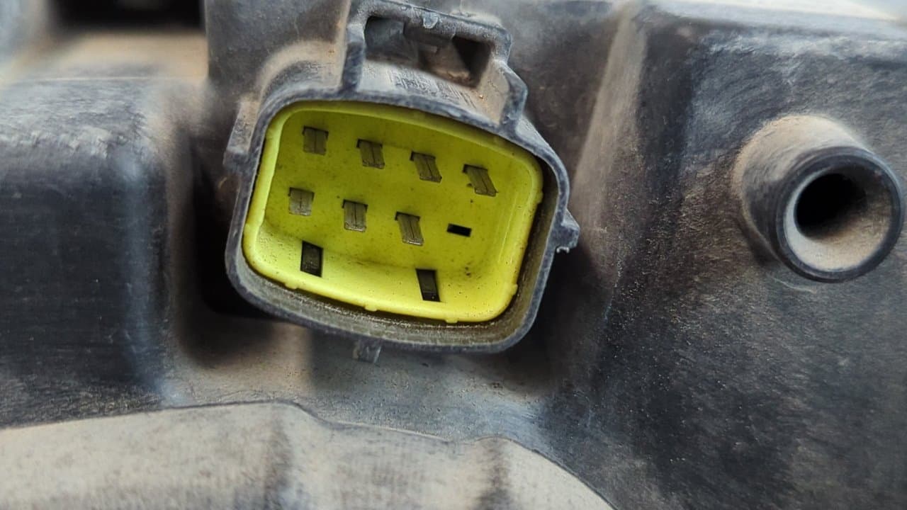 Recambio de FARO IZQUIERDO para CHRYSLER VOYAGER (RG) 2.5 CRD Executive VM07C referencia OEM IAM  04857831AC - GRIS 4