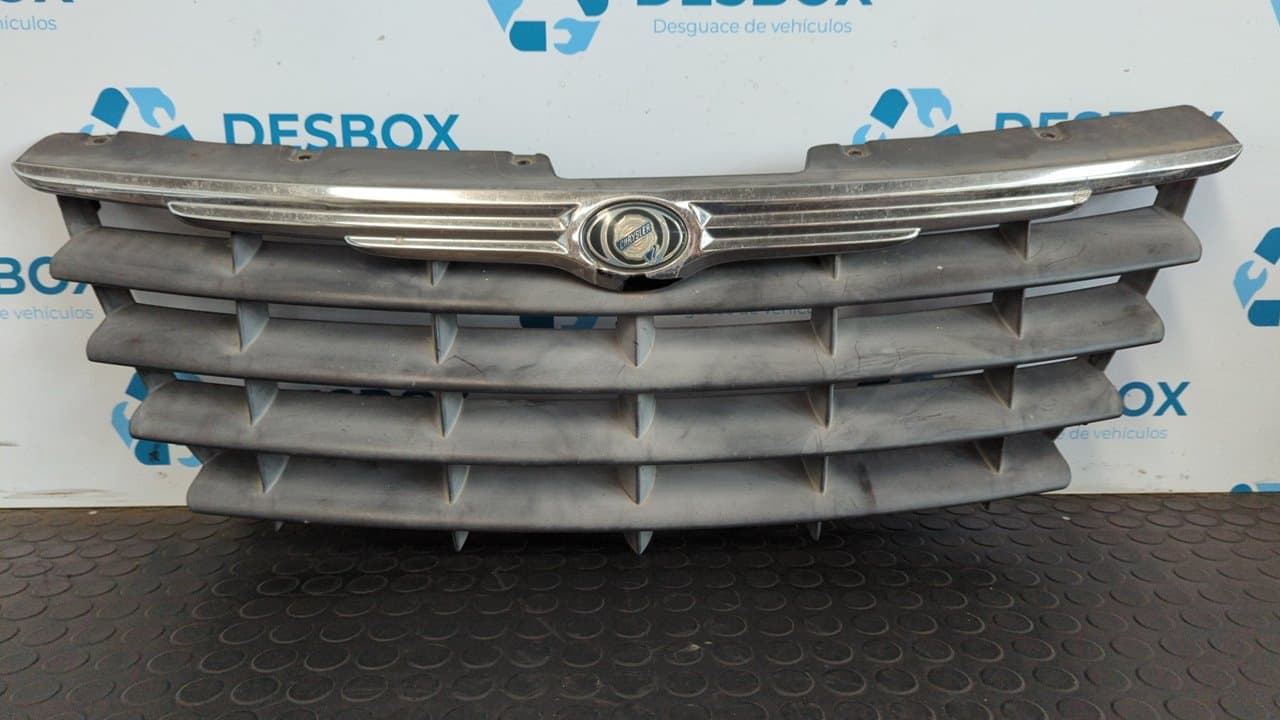 Recambio de REJILLA DELANTERA para CHRYSLER VOYAGER (RG) 2.5 CRD Executive VM07C referencia OEM IAM  04857960AA - GRIS
