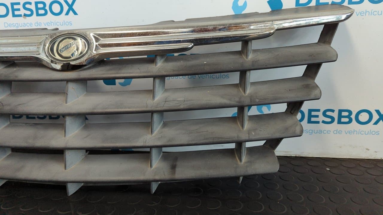 Recambio de REJILLA DELANTERA para CHRYSLER VOYAGER (RG) 2.5 CRD Executive VM07C referencia OEM IAM  04857960AA - GRIS 7
