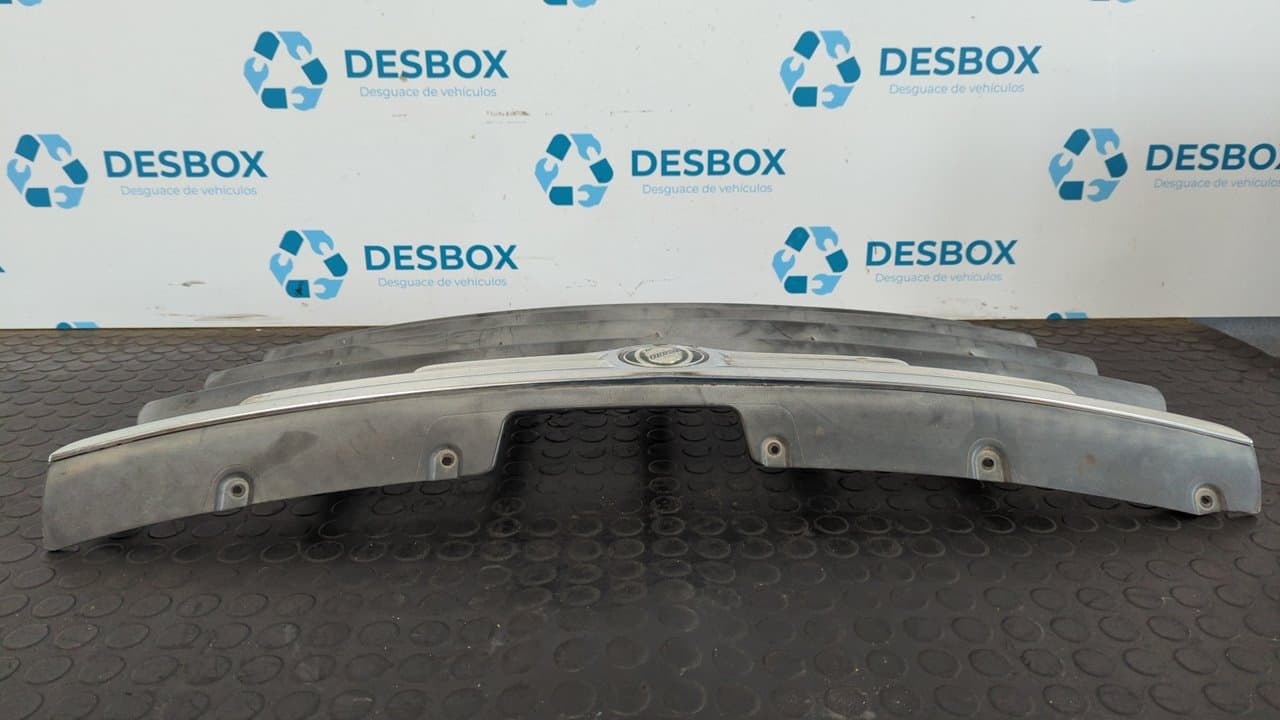 Recambio de REJILLA DELANTERA para CHRYSLER VOYAGER (RG) 2.5 CRD Executive VM07C referencia OEM IAM  04857960AA - GRIS 2