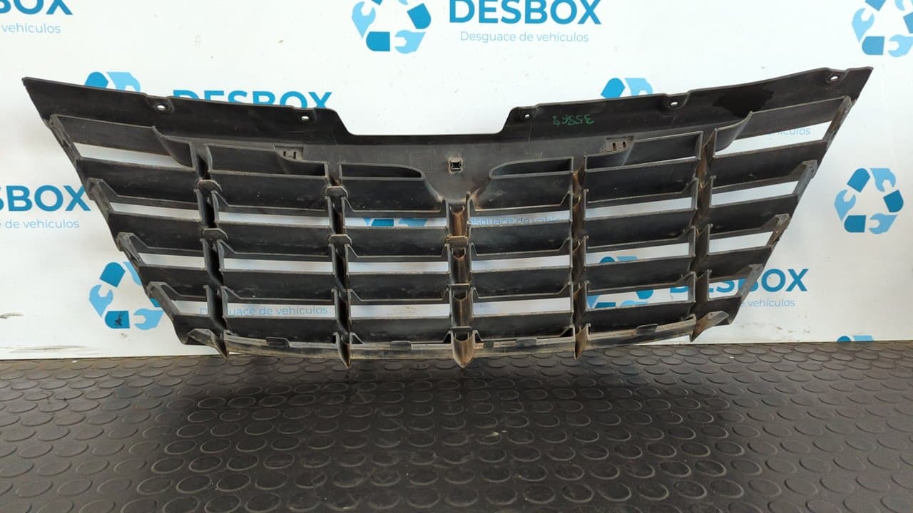 Recambio de REJILLA DELANTERA para CHRYSLER VOYAGER (RG) 2.5 CRD Executive VM07C referencia OEM IAM  04857960AA - GRIS 9