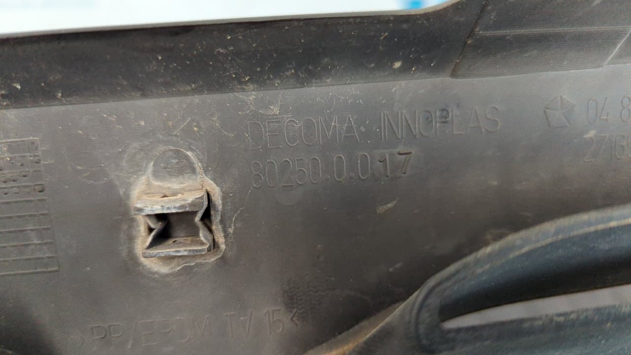 Recambio de REJILLA DELANTERA para CHRYSLER VOYAGER (RG) 2.5 CRD Executive VM07C referencia OEM IAM  04857960AA - GRIS 5