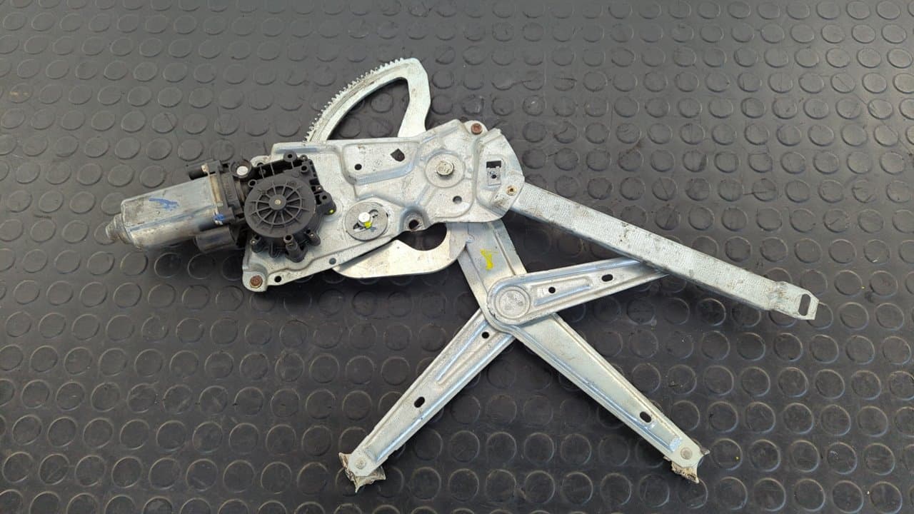 Recambio de ELEVALUNAS DELANTERO DERECHO para BMW SERIE 3 COMPACTO (E36) 1.9 CAT 194S1 referencia OEM IAM 513319776100 - BLANCO