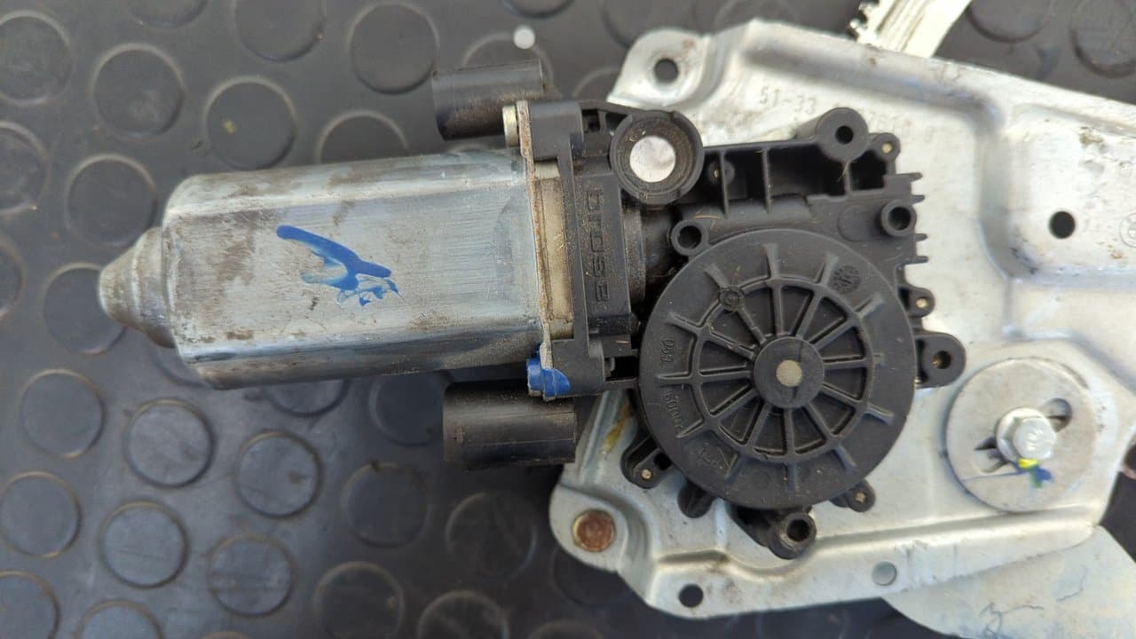 Recambio de ELEVALUNAS DELANTERO DERECHO para BMW SERIE 3 COMPACTO (E36) 1.9 CAT 194S1 referencia OEM IAM 513319776100 - BLANCO 5