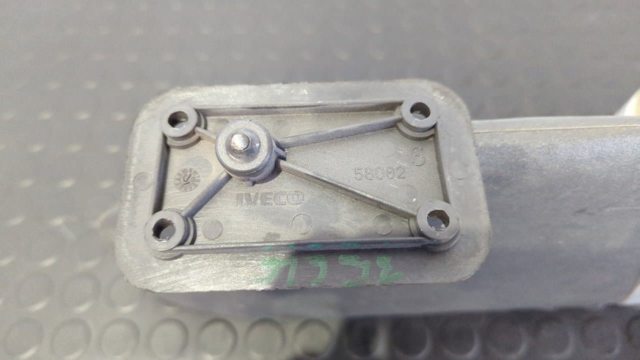 Recambio de PARASOL IZQUIERDO para IVECO DAILY CAJA CERRADA (1999 =>) 29 - L 11 Caja cerrada 814043B referencia OEM IAM 58082 - BLANCO 4