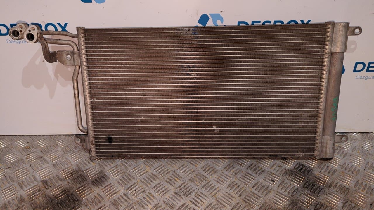 Recambio de CONDENSADOR / RADIADOR  AIRE ACONDICIONADO para VOLKSWAGEN POLO (6R1) Advance CAY referencia OEM IAM  6R0820411D - NEGRO
