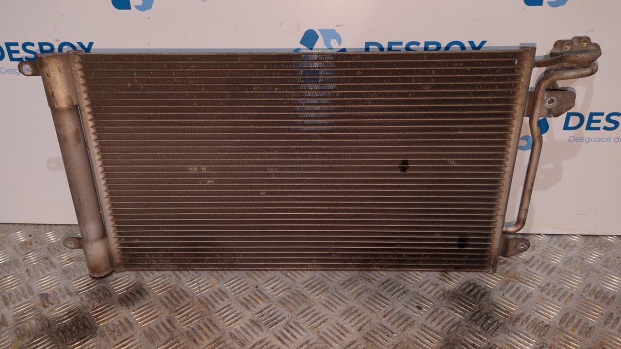 Recambio de CONDENSADOR / RADIADOR  AIRE ACONDICIONADO para VOLKSWAGEN POLO (6R1) Advance CAY referencia OEM IAM  6R0820411D - NEGRO 3