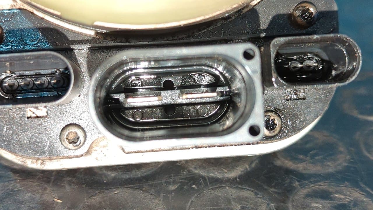 Recambio de BOMBA DIRECCION para VOLKSWAGEN POLO (6R1) Advance CAY referencia OEM IAM 6R0423156A - NEGRO 4