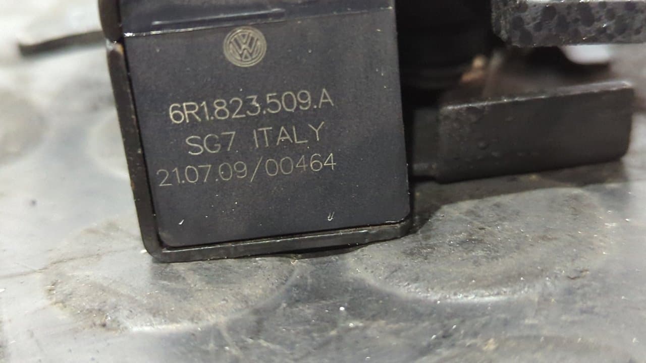 Recambio de CERRADURA CAPO para VOLKSWAGEN POLO (6R1) Advance CAY referencia OEM IAM 6R1823509A - NEGRO 2