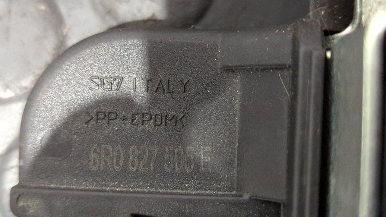 Recambio de CERRADURA MALETERO / PORTON para VOLKSWAGEN POLO (6R1) Advance CAY referencia OEM IAM 6R0827505E - NEGRO 8