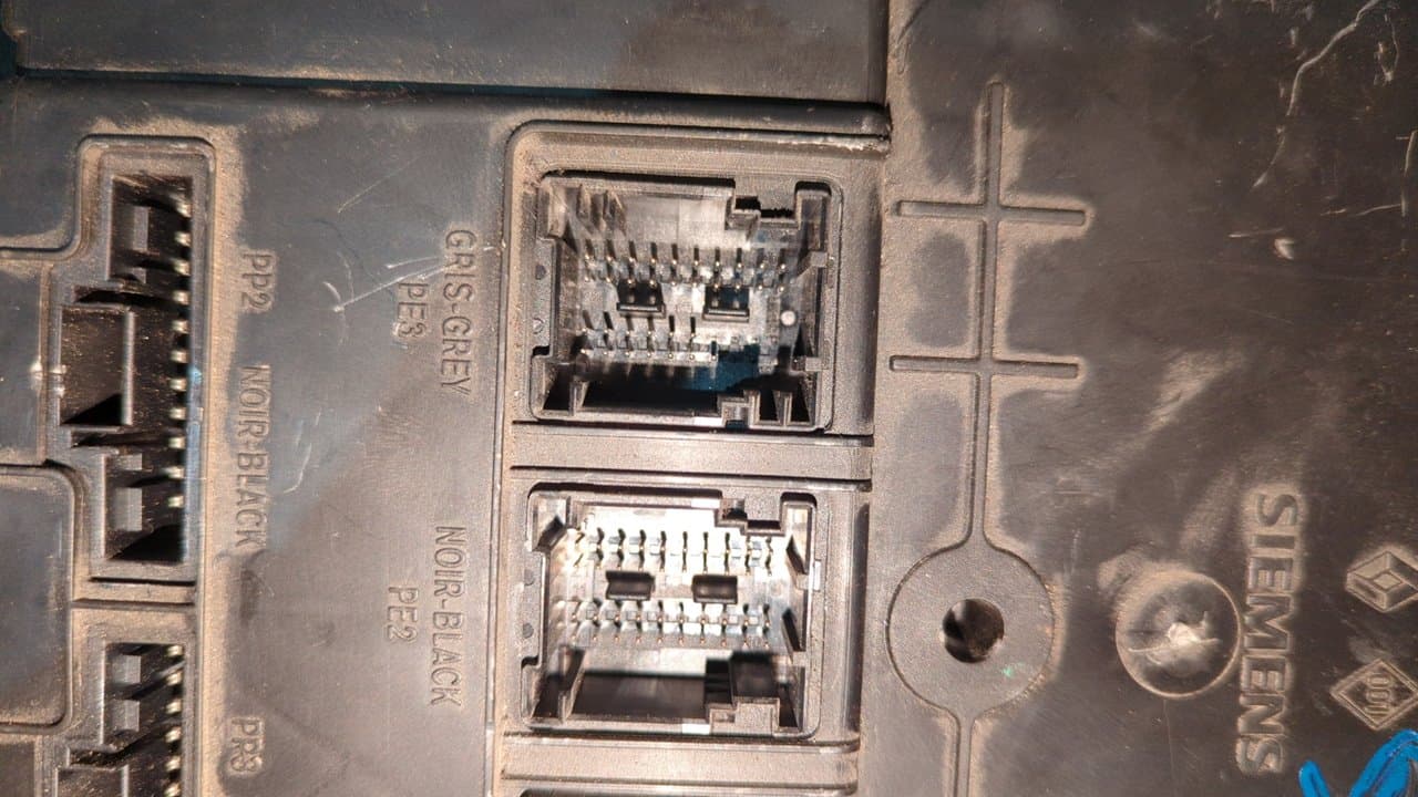 Recambio de CAJA RELES / FUSIBLES para RENAULT MEGANE II F9Q800 referencia OEM IAM 8200309691 2