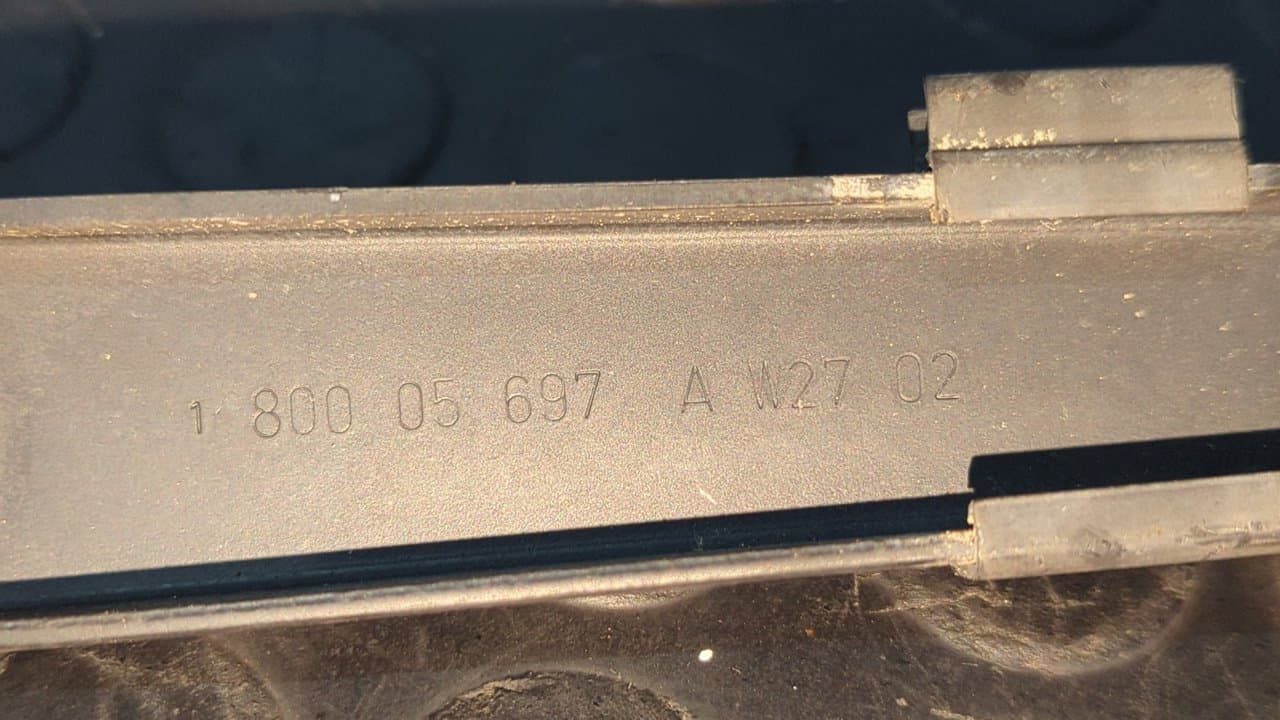 Recambio de BRAZO LIMPIA DELANTERO DERECHO para IVECO DAILY CAJA CERRADA (1999 =>) 29 - L 11 Caja cerrada 814043B referencia OEM IAM 8200072778 - BLANCO 4
