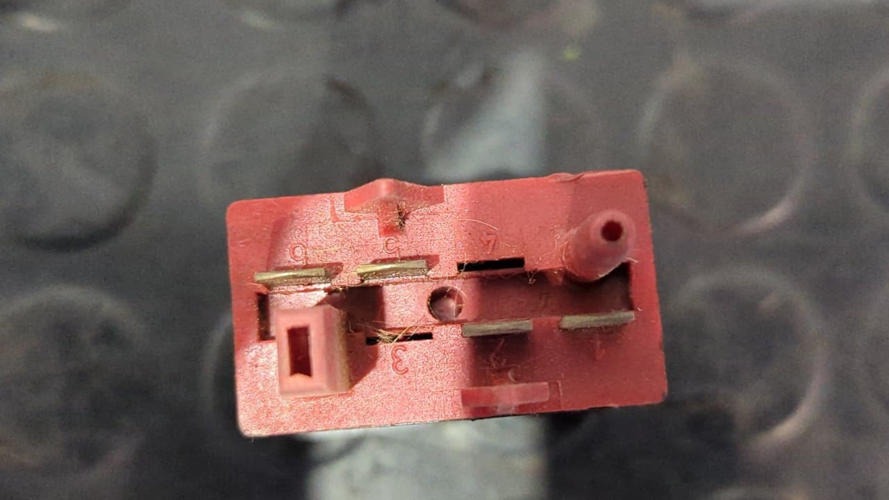 Recambio de INTERRUPTOR para VOLKSWAGEN NEW BEETLE (9C1/1C1) 2.0 AQY referencia OEM IAM 1C0927134 - ROJO 4