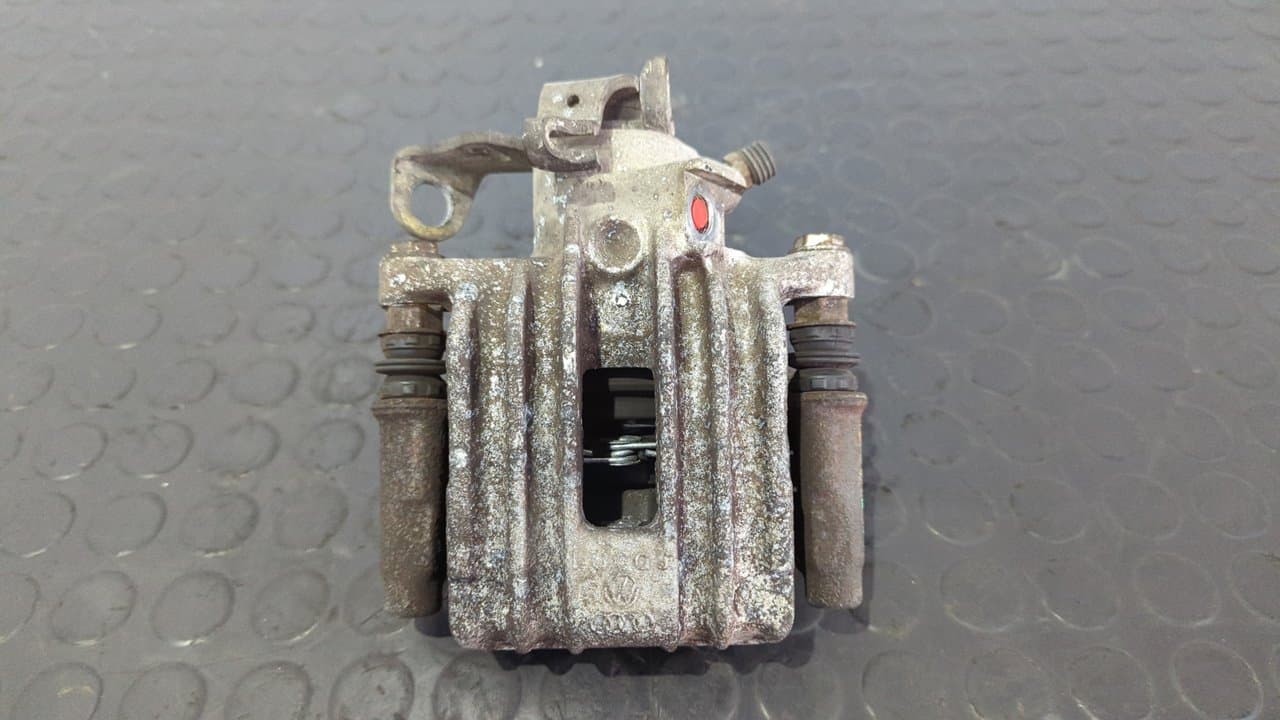 Recambio de PINZA DE FRENO TRASERA DERECHA para VOLKSWAGEN NEW BEETLE (9C1/1C1) 2.0 AQY referencia OEM IAM LUCAS 38 - ROJO