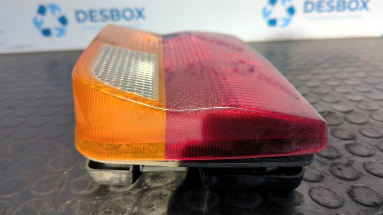 Recambio de PILOTO TRASERO DERECHO para FORD ESCORT BERLINA 1.8 Diesel RTA referencia OEM IAM 91AG13A602 - BLANCO 10