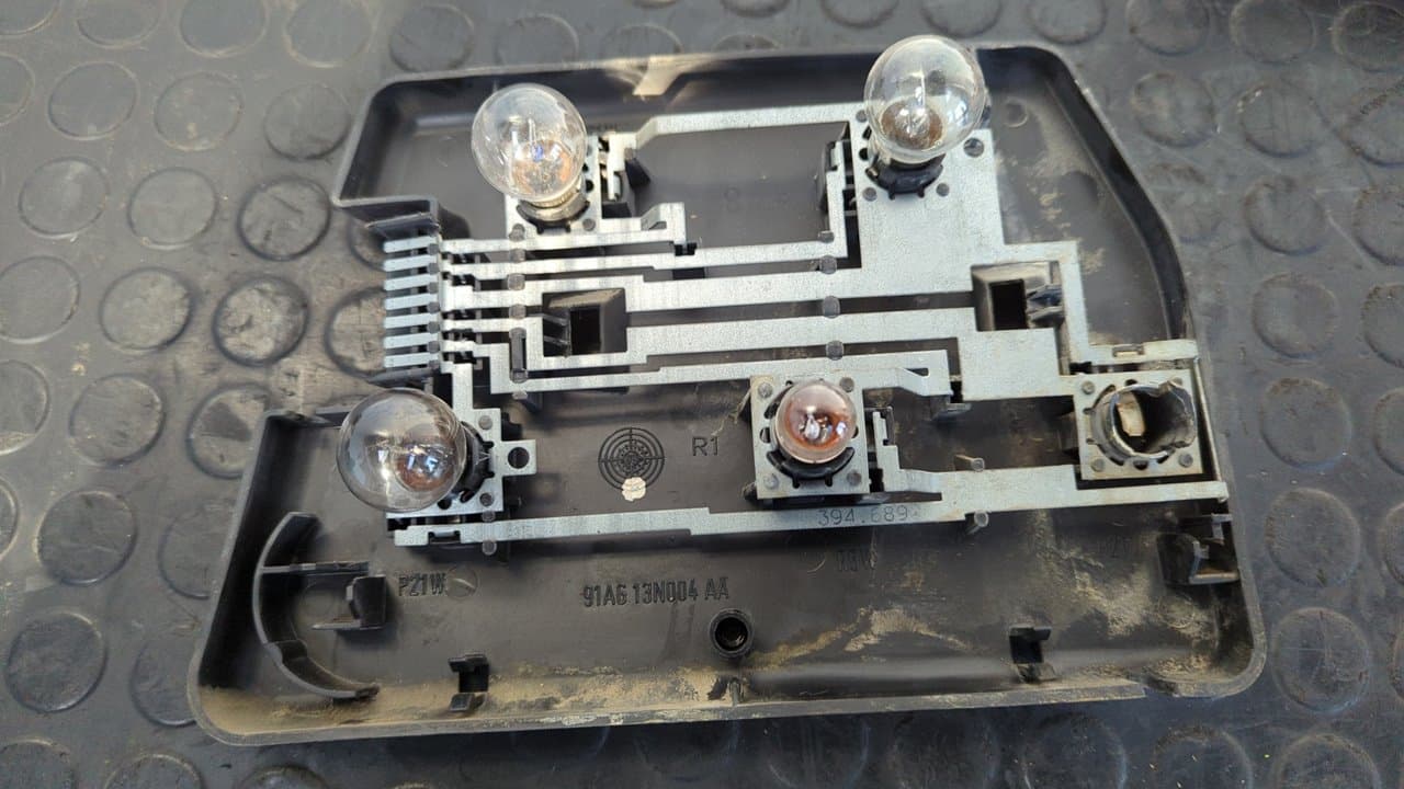 Recambio de PILOTO TRASERO DERECHO para FORD ESCORT BERLINA 1.8 Diesel RTA referencia OEM IAM 91AG13A602 - BLANCO 11