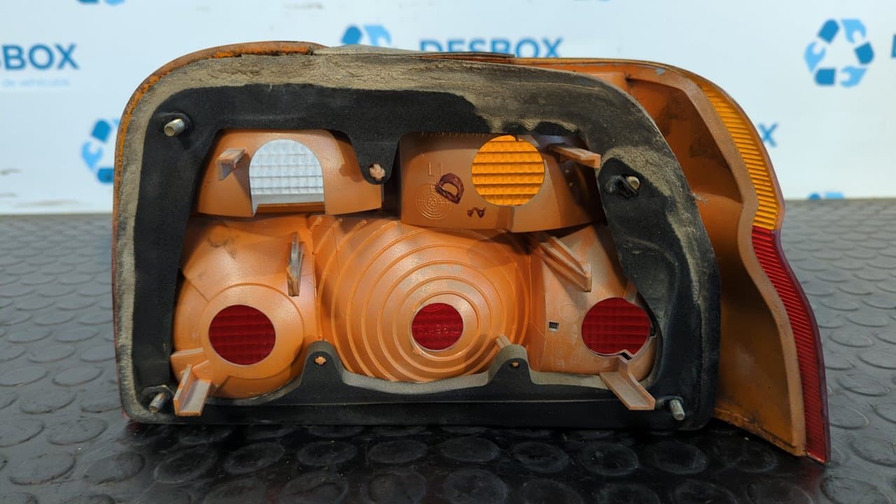 Recambio de PILOTO TRASERO IZQUIERDO para FORD ESCORT BERLINA 1.8 Diesel RTA referencia OEM IAM 91AG13A603 - BLANCO 10
