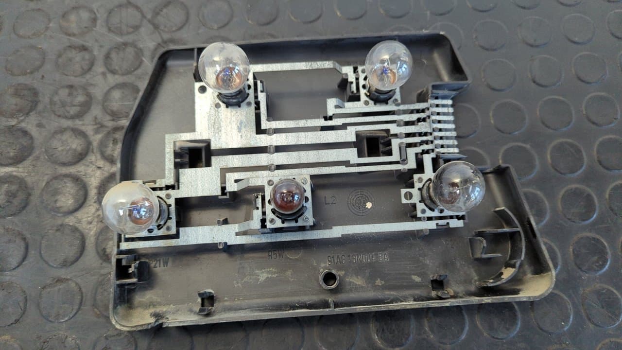 Recambio de PILOTO TRASERO IZQUIERDO para FORD ESCORT BERLINA 1.8 Diesel RTA referencia OEM IAM 91AG13A603 - BLANCO 2